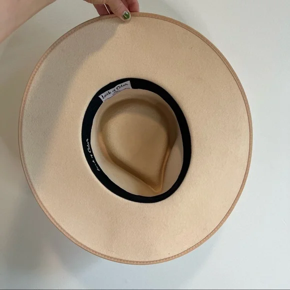 Lack of color ivory rancher medium display picture 1